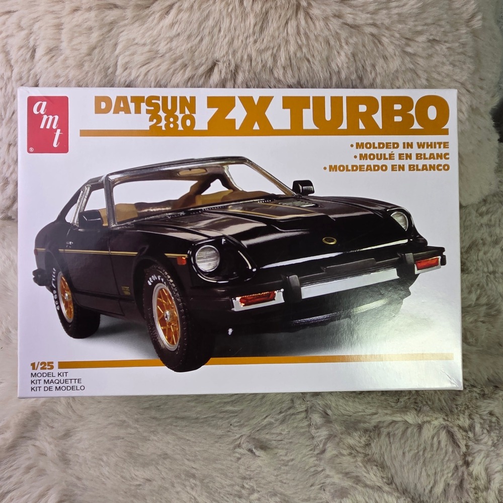 AMT Datsun 280ZX Turbo 1/25 Scale Model Kit AMT1043/12 White Molded Open Box
